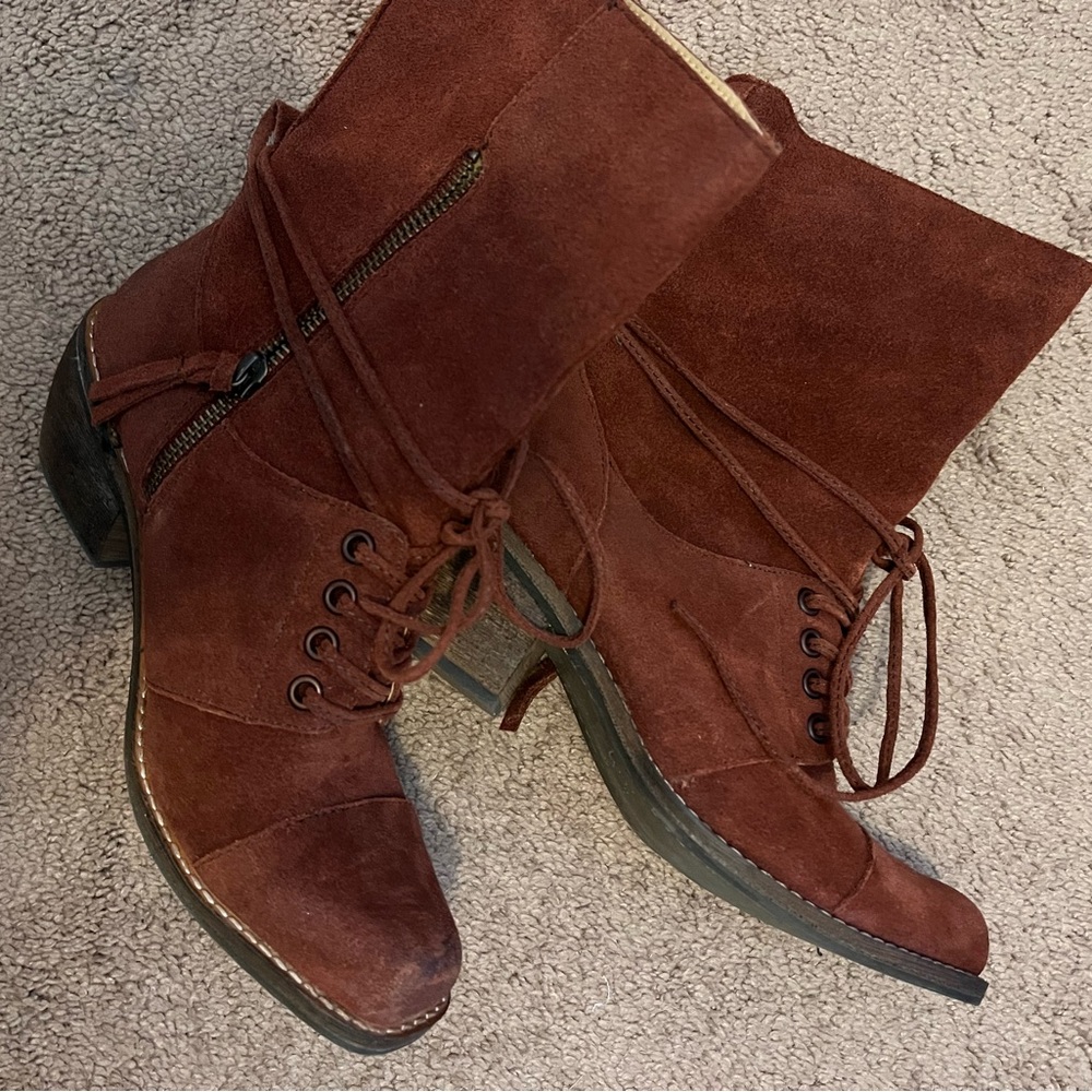 Boots size 7, brand LATIGO bought from Dillard’s. Used maybe once